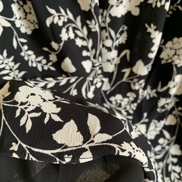 Talbots Floral Black And White Skirt 🌴 - Picture 5 of 8